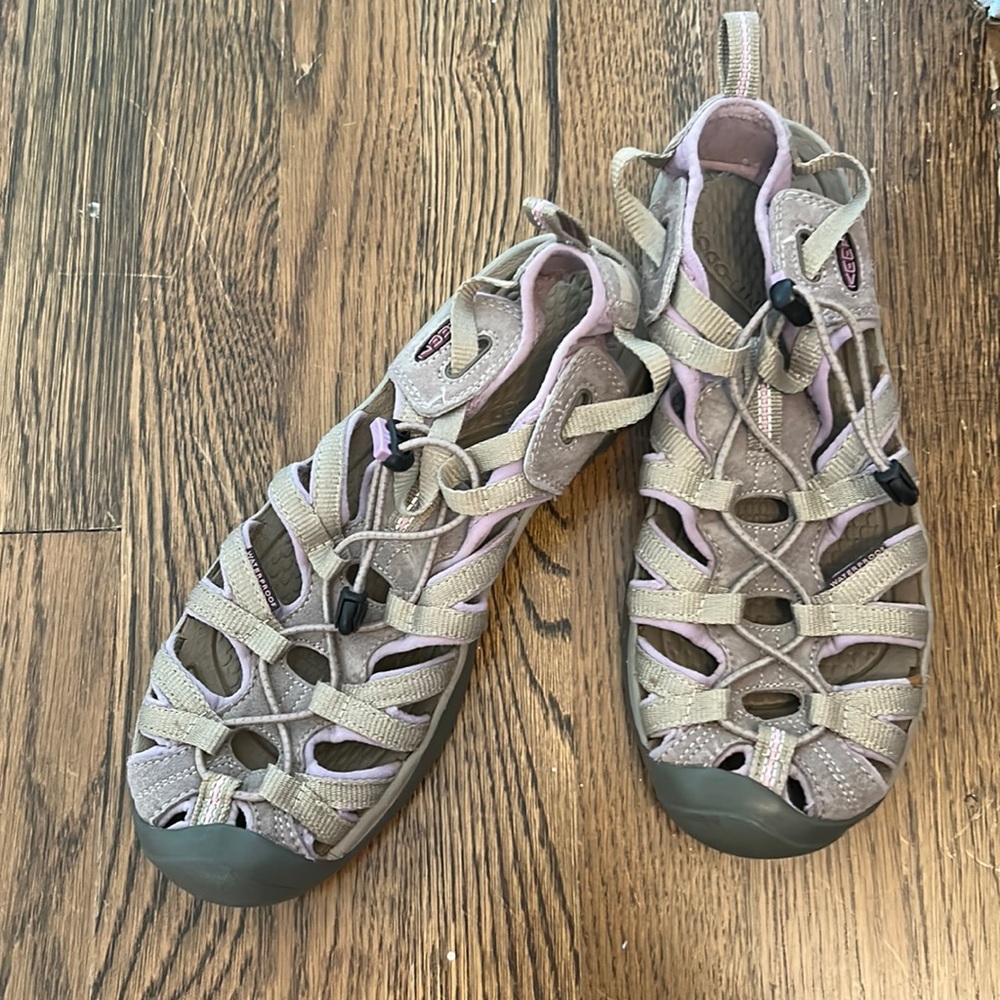 KEEN Women's Taupe and Light Purple Outdoor Sandals